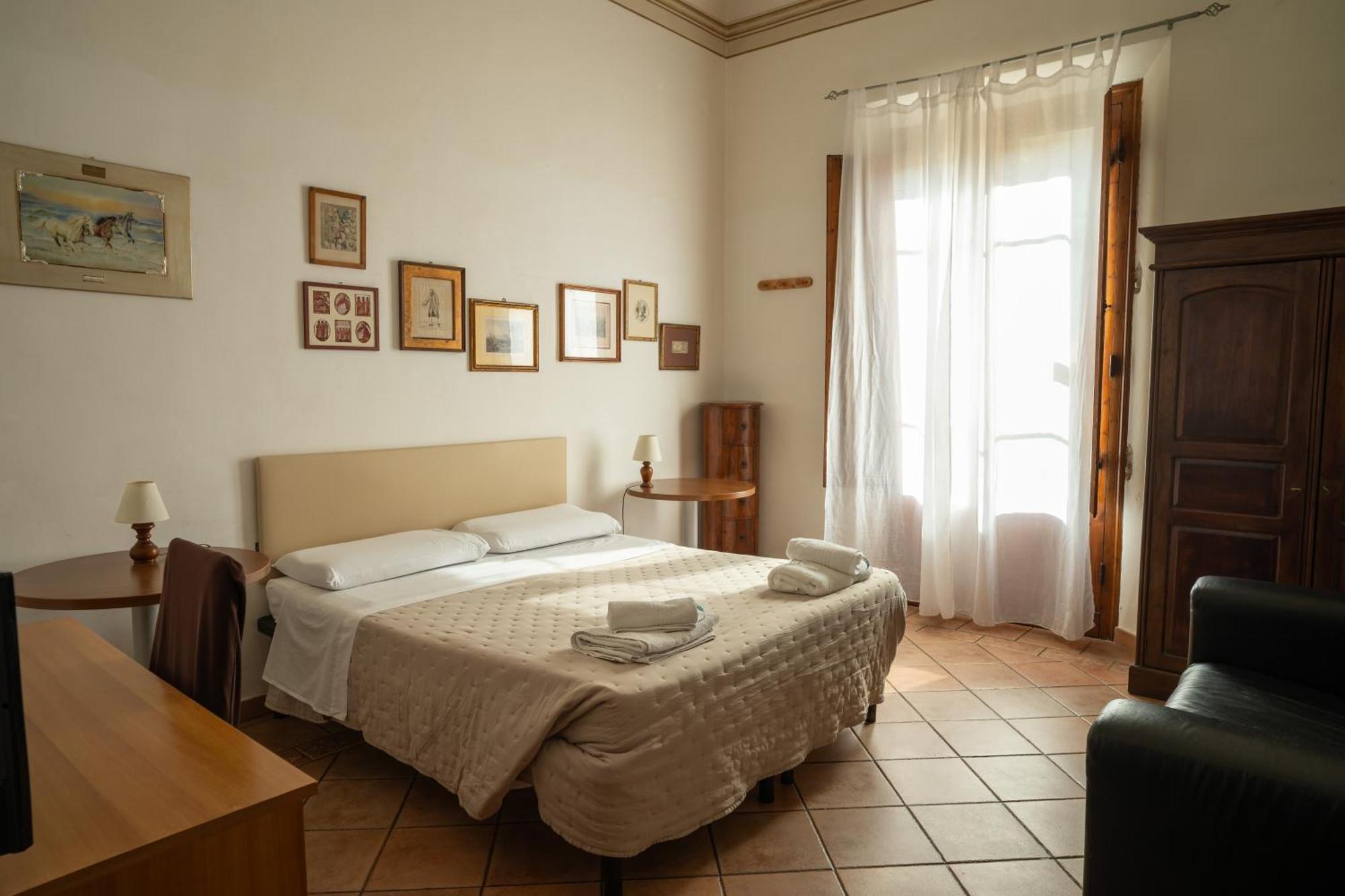 Standard Double Room with Shared Bathroom