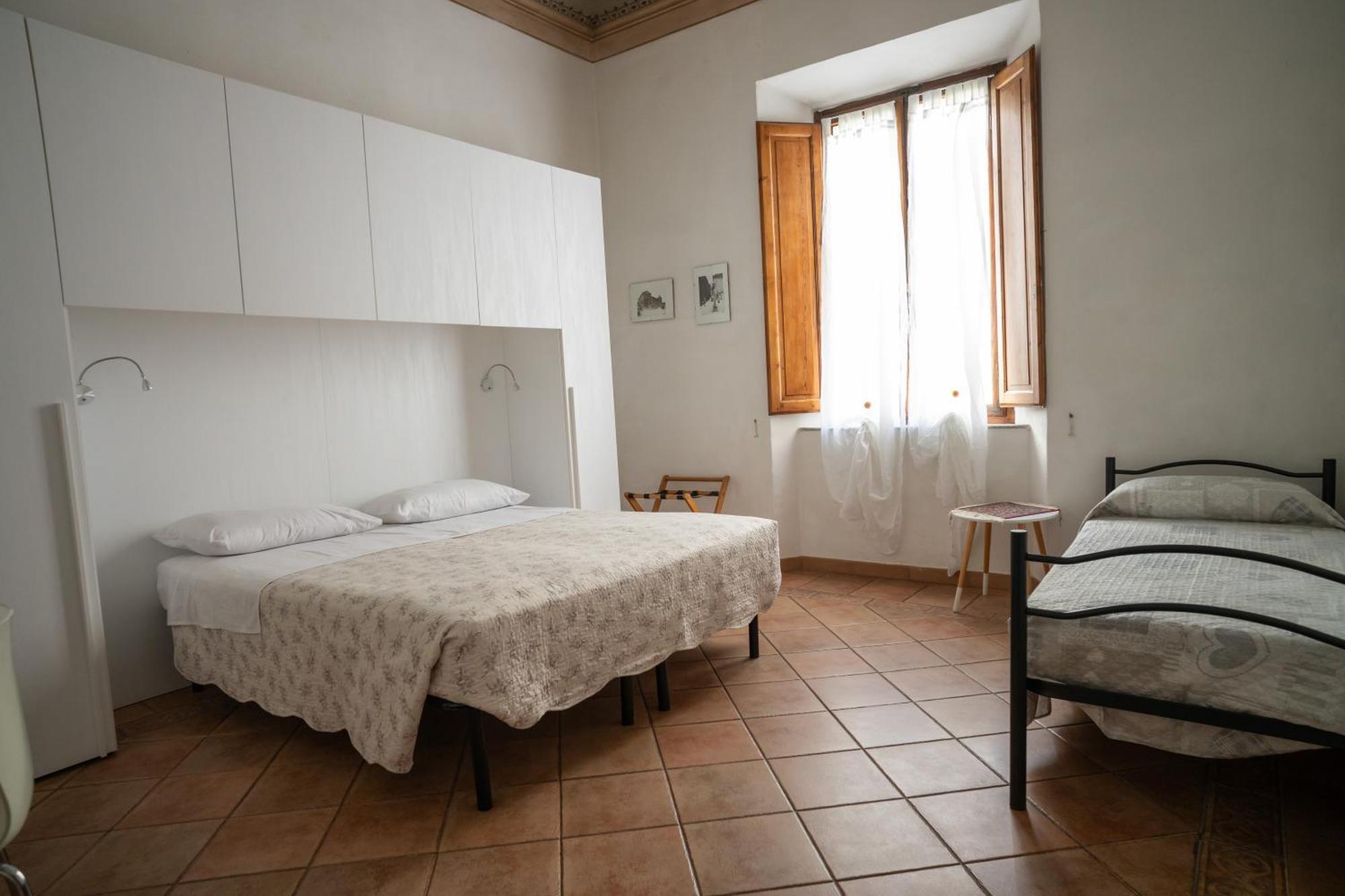 Basic Triple Room with Shared Bathroom