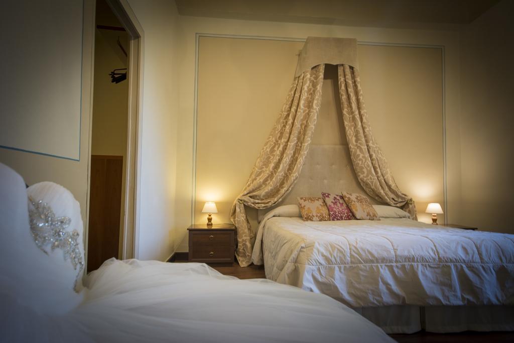 Quintuple Room